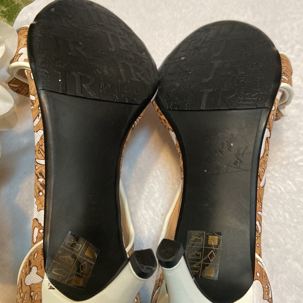 J Renee Tan and White Shoes Size 10 1/2M - Picture 8 of 12